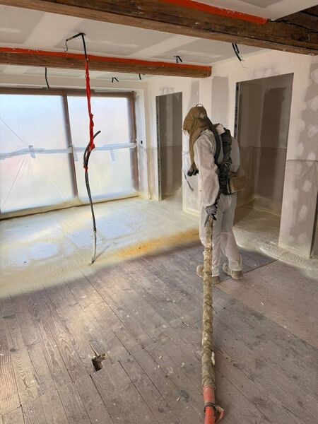 Projection mousse polyuréthane sur sol — isolation thermique haute performance